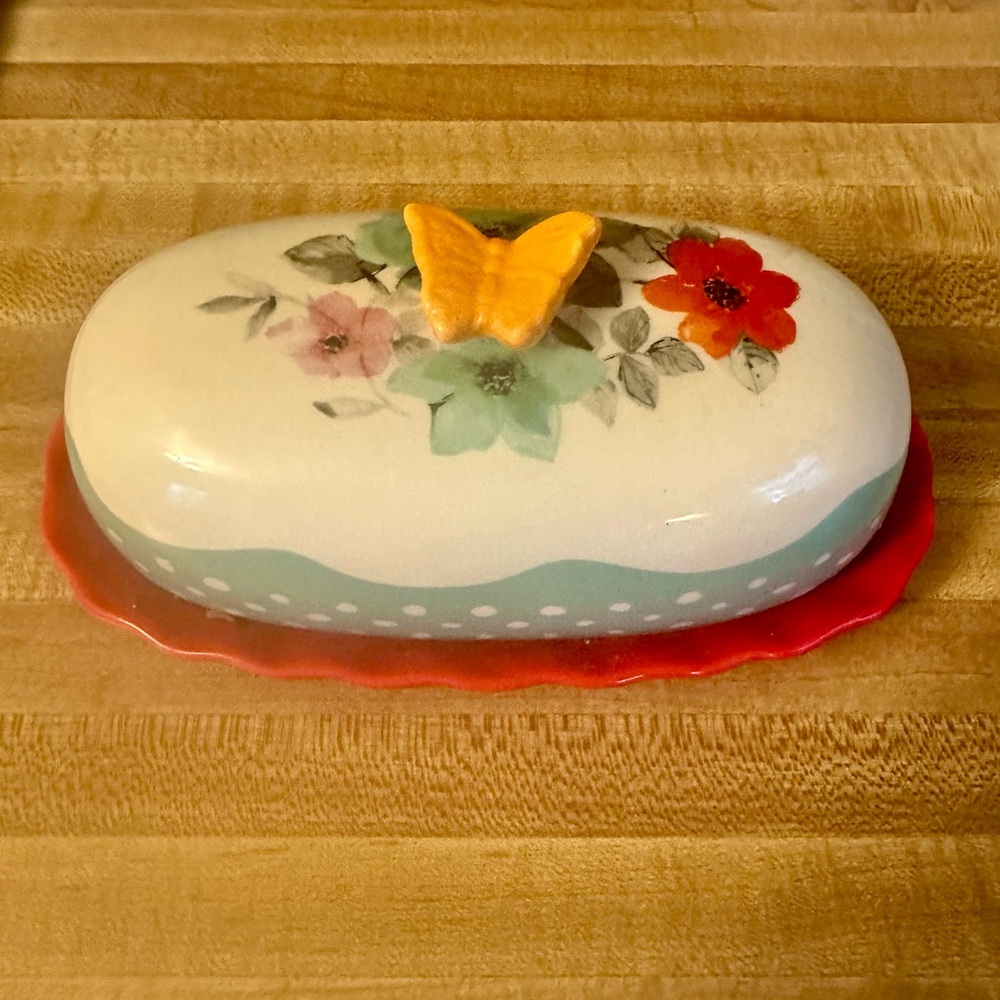 The Pioneer Woman butter dish.